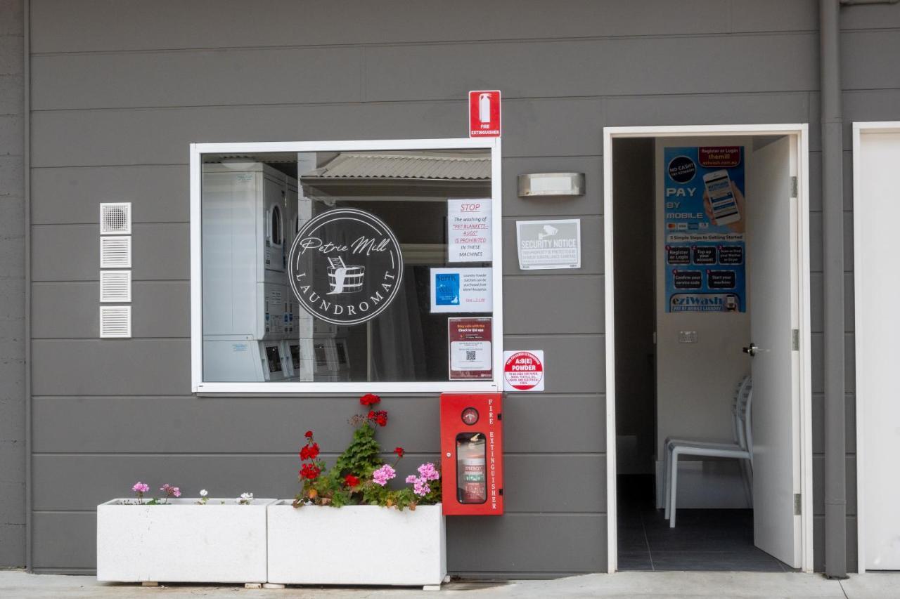 Petrie Mill Motel Bagian luar foto